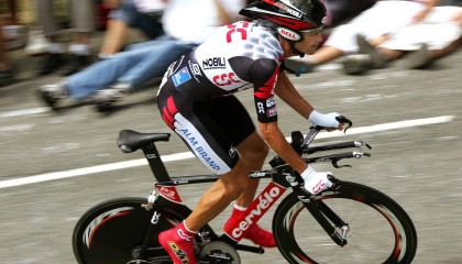 开云真人体育娱乐-德甲激烈对抗，数据揭秘球队防守体系中的核心战术思想，德甲身体对抗